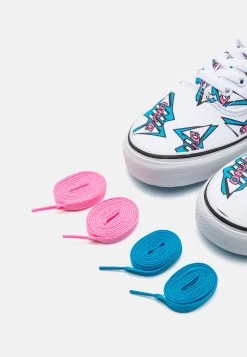 Vans Era X Our Legends Unisex - Sneakers Laag - Dyno White/Blue -Mode Verkoop 3f53baa4a1084478b3f764f15ce16d7c