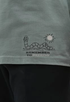 Vans We Grow Ls Tee - Longsleeve - Medium Green -Mode Verkoop d28066b4a45d40d497b6629e52a57b82